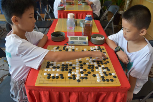 选手捉对拼杀 2016 招商蛇口杯 全国少儿围棋精