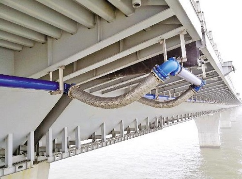 港珠澳大桥交通工程示范段水管电缆全部安装完