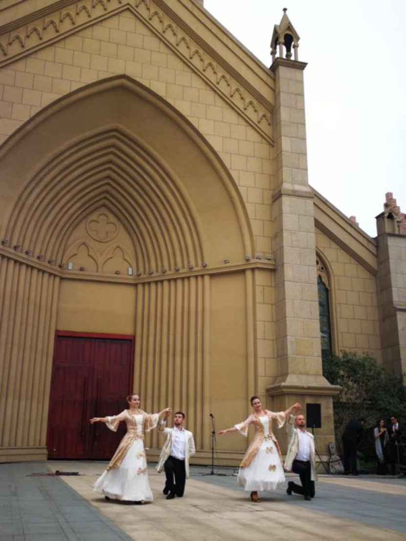 一日游八国 全新现象级度假作品已成形 记者亲