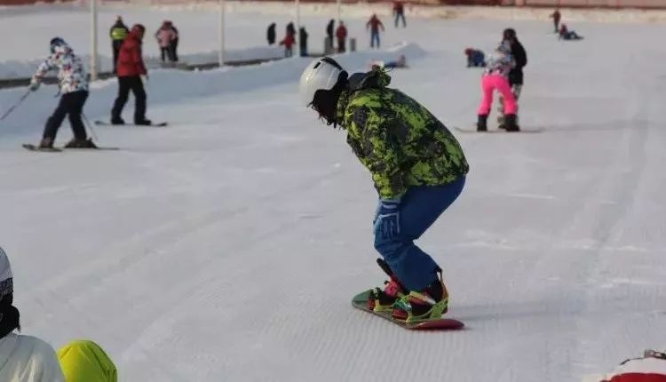 一场国字头的滑雪盛事!国家队教练与宝能业主
