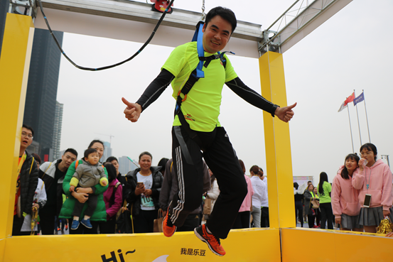 2017重庆城市乐跑赛南滨路欢乐开跑 --凤凰房