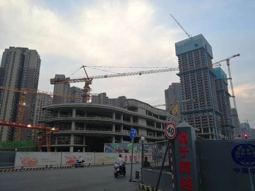 成都icc:东大路以北地块的icc mall已经建至地上五层左右,其上的