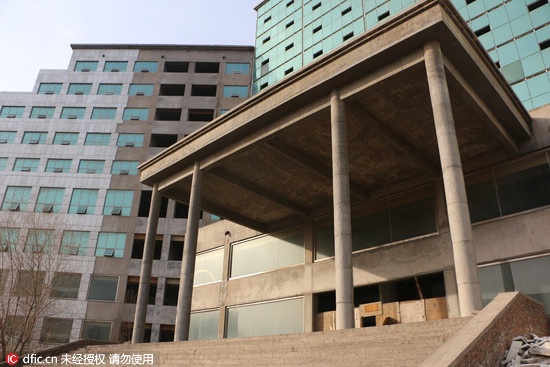 济南某县斥巨资打造五星酒店 荒废近10年成烂尾楼