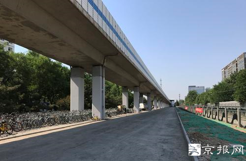 北京地鐵13號線五道口站橋下 撤低端市場建停車位