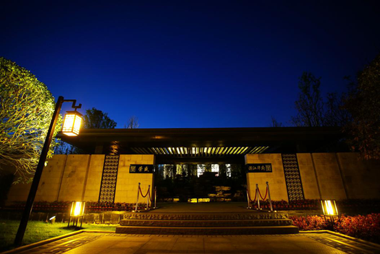 用心创造美好,荣盛·滨江华府享大尺度精致生活. ——凤凰网房产重庆