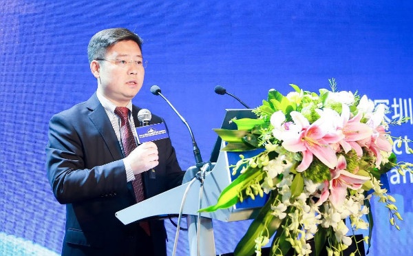 (南山区人民政府副区长肖辉)