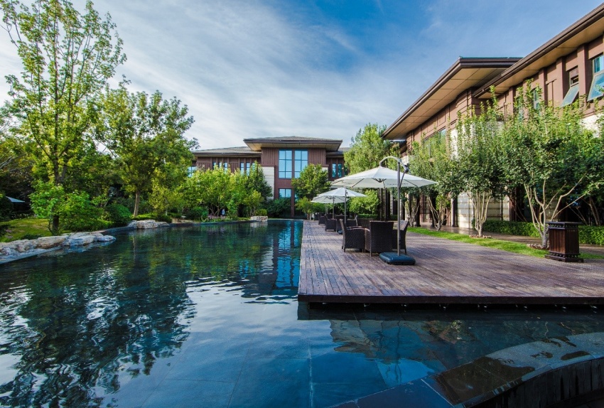 牛驼温泉孔雀城你身边的温泉之都