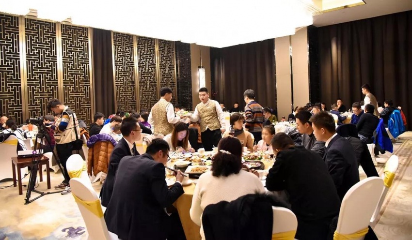 一场私宴随夜幕展开