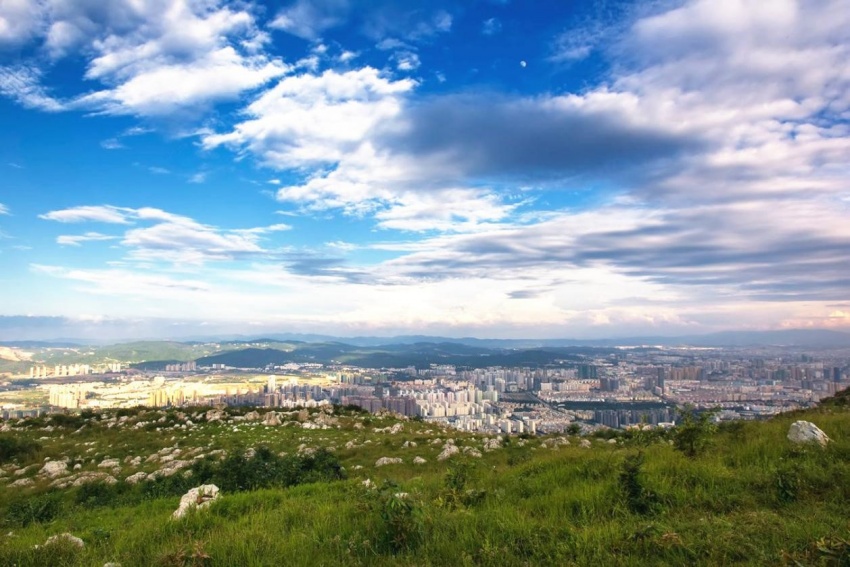 只有在二环以外,以北部公园带,南部滇池湖岸以及东部城市丘陵地区