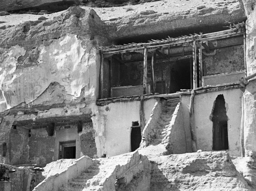 内北侧塑像】1723年(清朝雍正元年),在敦煌设沙州所(后改为沙州卫);后